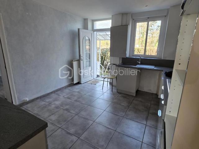 Exclusif, et à saisir … Maison de 104 m2 habitable en excellent état et sur un terrain de 1180 m2 environ plus dépendance de 32 m2 Creuse
