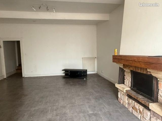 EXCLUSIF Maison en pierre + grange aménageable de 118 m²