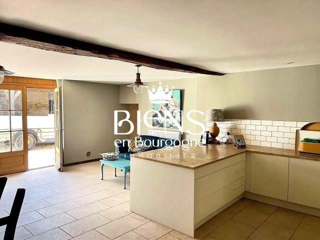 Exclusif Pommard Tres Belle Maison Ancienne Renovee, Cour Te. 225m² Beaune