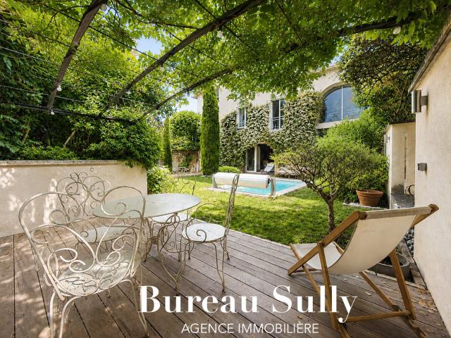 Exclusif: SAINT DIDIER AU MONT D'OR Centre: Superbe Maison Familiale de Charme 210m2 environ baignée de