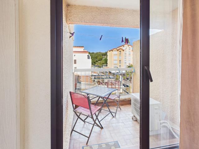 EXCLUSITE * APPARTEMENT DEUX CHAMBRES * BALCON * PARKING * PISCI