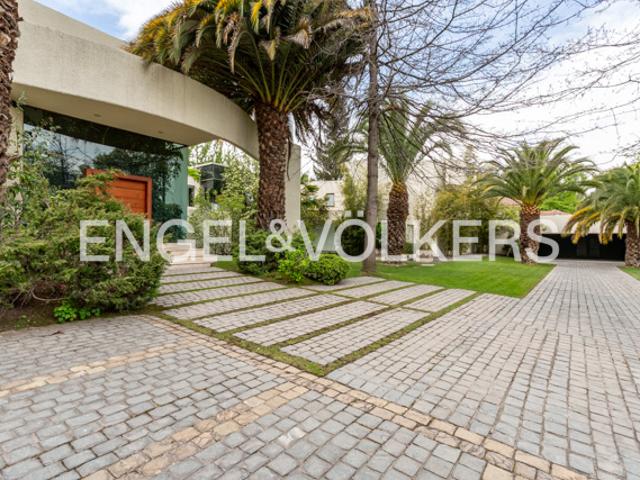 Exclusivo condominio con buena conectividad