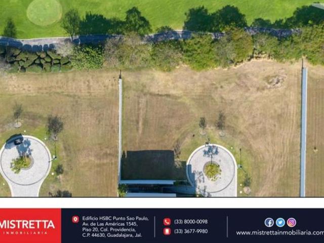 Exclusivo condominio de 4 terrenos colindante al hoyo No 18