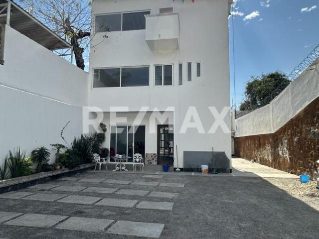 Exclusivo condominio de solo 4 departamentos, Pedregal de las Fuentes, Jiutepec, Morelos. Clave 6077