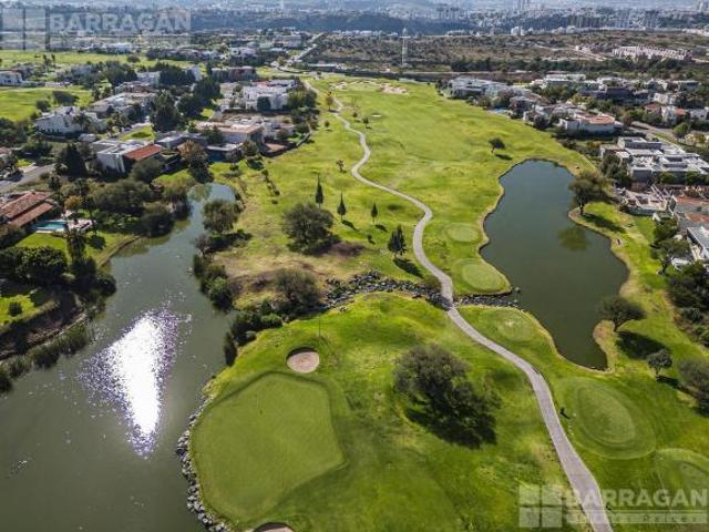 Terreno en venta en El Campanario, Frente a Fairway y Lagos, con planes de Financiamiento Atractivos