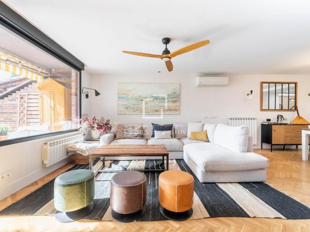 Dils Lucas Fox presenta esta exclusiva casa adosada en venta. 323m² Majadahonda