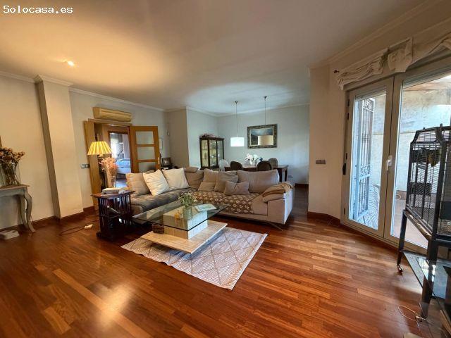 ? Exclusivo Chalet con Gran Patio Privado y Zonas Comunes en Arroyo Culebro, Leganés