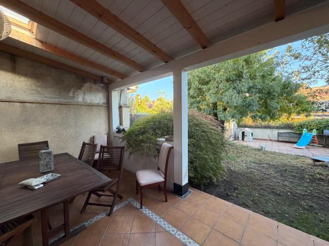 Exclusivo Chalet con Gran Patio Privado y Zonas Comunes en Arroyo Culebro, Leganés