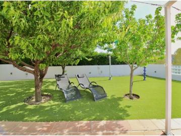 Exclusivo chalet con piscina, jardín y vistas únicas en Cenes de la Vega