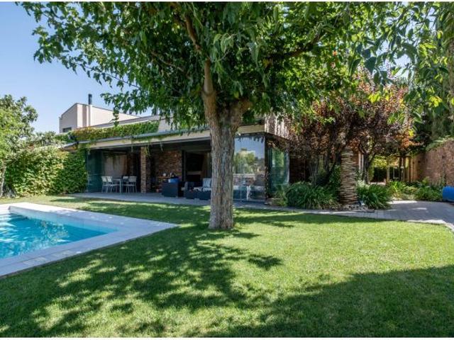 Exclusivo chalet con piscina privada en la Fontana