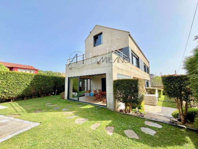 Exclusivo Chalet con Piscina Privada y Vistas a las Islas Cíes en Saiáns Vigo