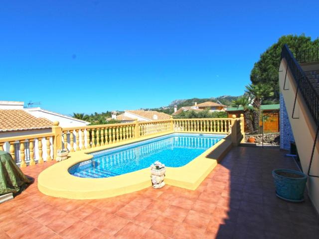 Exclusivo chalet con piscina y apartamento independiente en. 191m² El Salt