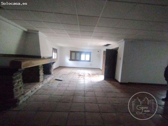 EXCLUSIVO CHALET CON PISCINA