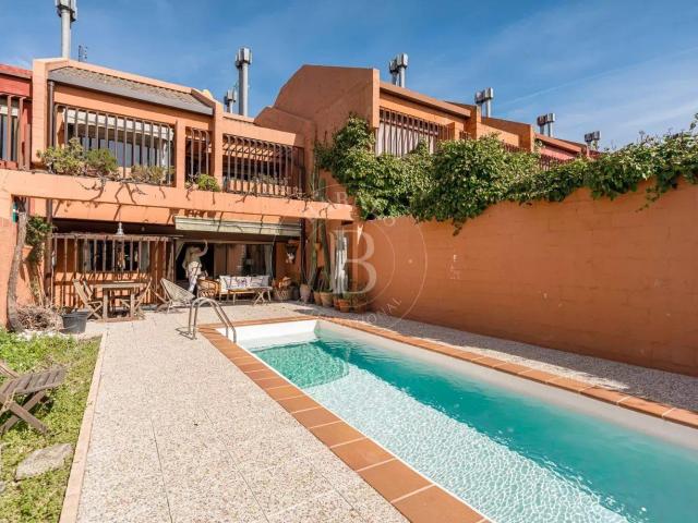 Espectacular chalet de autor con jardín y piscina en el cora. 450m² Madrid