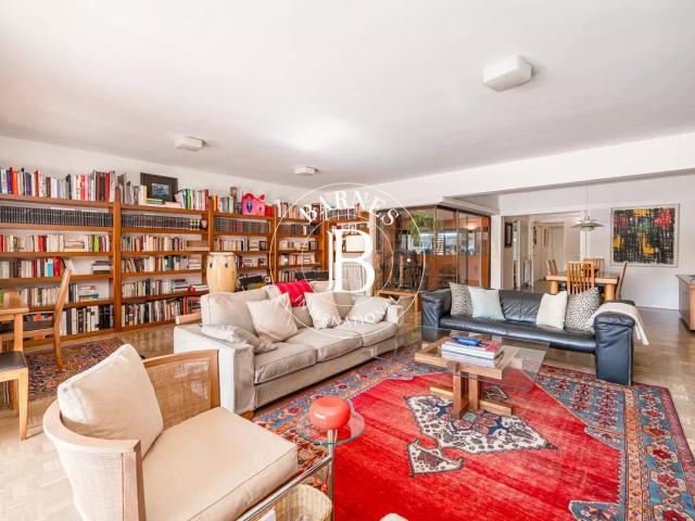 Espectacular chalet de autor con jardín y piscina en el cora. 450m² Madrid