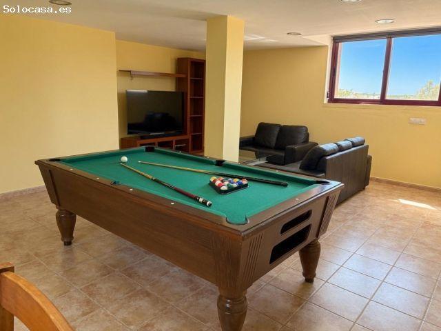 Exclusivo chalet de diseño con salón a doble altura, semisótano de 104 m2 y gran jardín en La Almaja