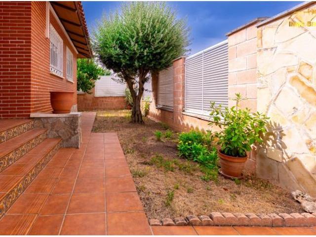 Exclusivo Chalet en Chiloeches Oportunidad Única por €310,000