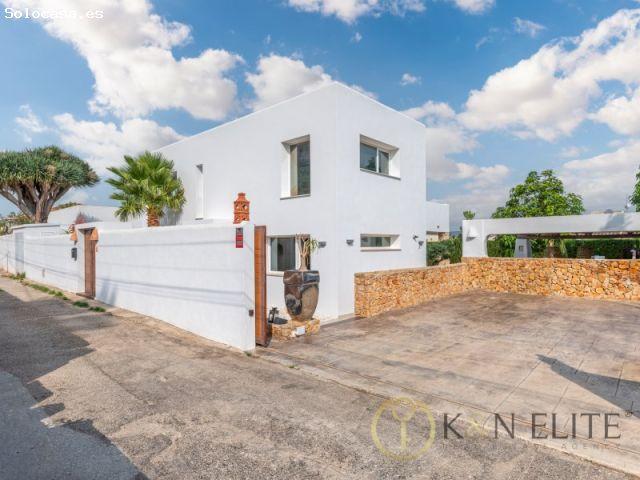 Exclusivo Chalet en Denia con Vistas al Montgó
