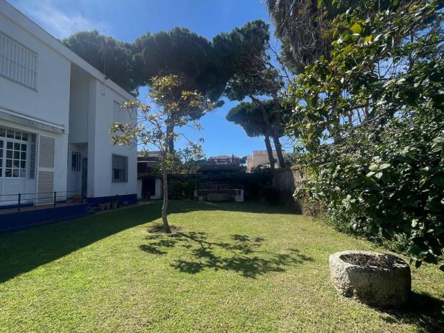 Exclusivo chalet en El Manantial – Costa Oeste