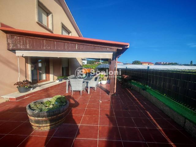 Exclusivo chalet en las Rías Baixas, cerca de todas las playas. Completamente amueblado, para entrar a vivir