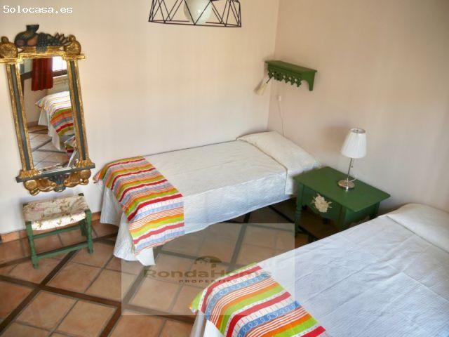 Exclusivo chalet en Puebla Lucía con terraza andaluza y 6 dormitorios