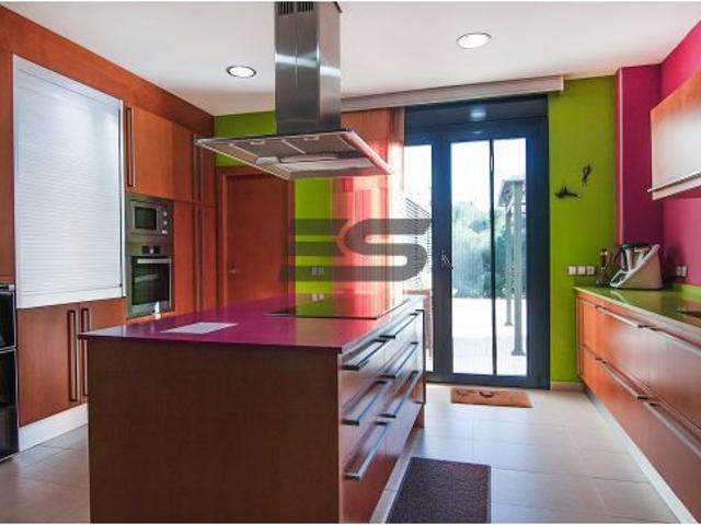 Exclusivo chalet en plena naturaleza con piscina, gran terreno y energía renovable en Gilet