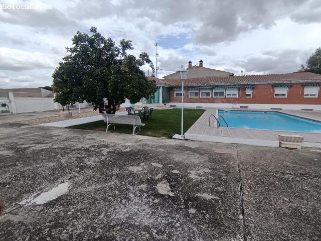 Exclusivo Chalet en Urbanización España Viana de Cega por €309,000