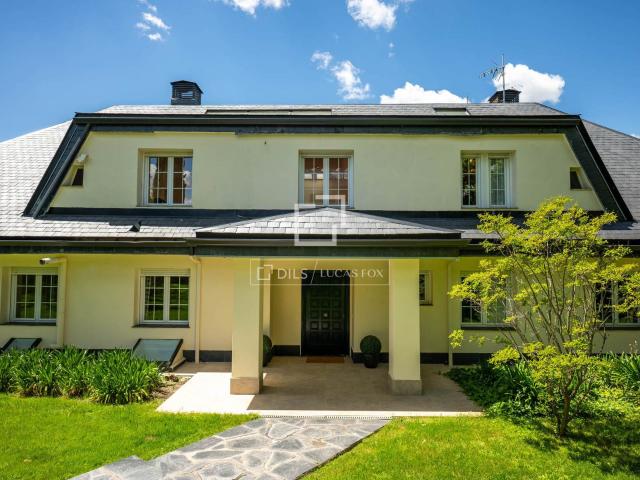 Dils Lucas Fox presenta esta exclusiva casa en venta en la p. 860m² Ciudad Santo Domingo