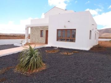 Exclusivo chalet independiente con amplio terreno en el cora. 142m² Antigua