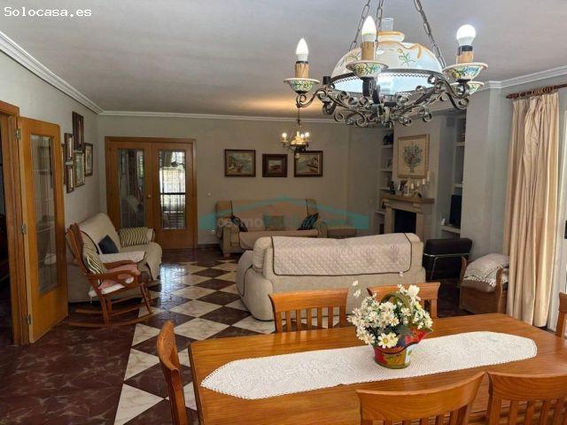 Exclusivo chalet independiente con gran parcela y piscina climatizada en Gilet