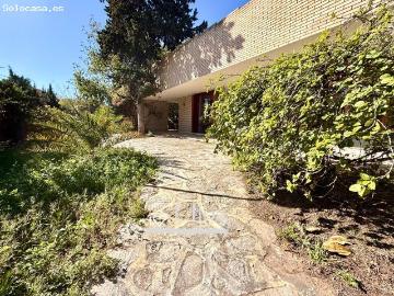 EXCLUSIVO CHALET INDEPENDIENTE CON GRAN PARCELA Y PISCINA PRIVADA EN ALICANTE