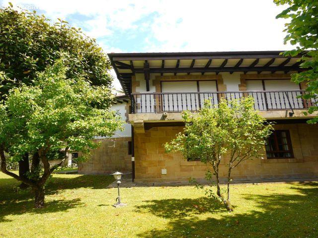 Exclusivo chalet independiente con gran parcela junto a la playa de La Cava