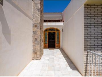 Exclusivo chalet independiente con piscina a 250 metros del Paseo Marítimo de Aguadulce
