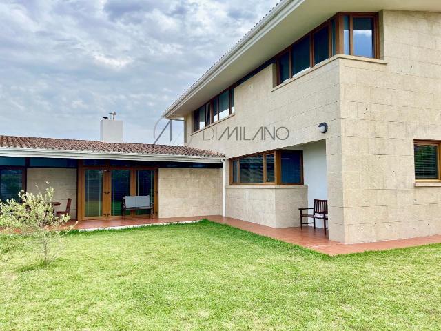 Exclusivo Chalet Independiente con Piscina y Vistas a las Islas Cies