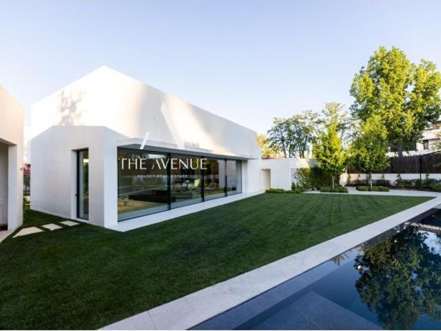Exclusivo Chalet independiente a estrenar de arquitectura contemporánea