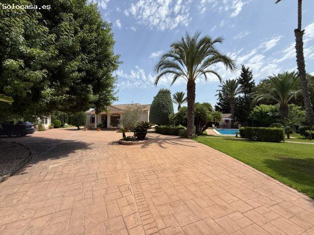 Exclusivo chalet Independiente en urbanización privada