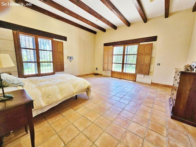 Exclusivo chalet independiente en Valverde con amplia parcela y privacidad