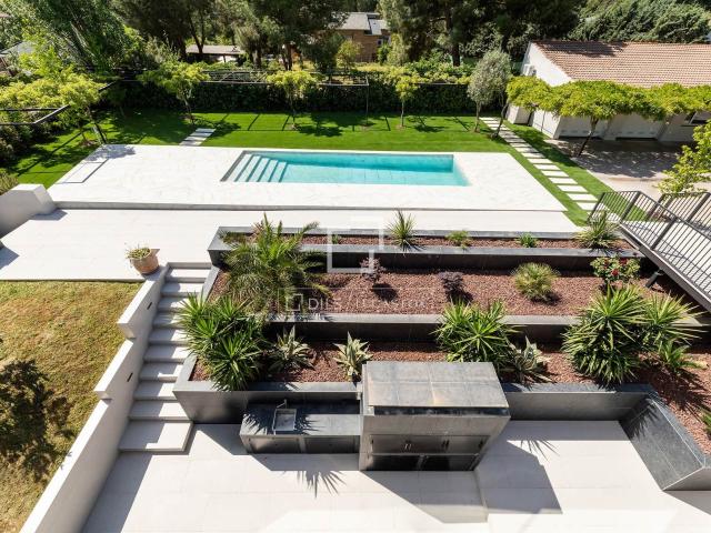 Dils Lucas Fox presenta esta exclusiva villa independiente e. 868m² Majadahonda
