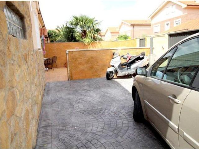 ▷ Exclusivo Chalet pareado de esquina con piscina y garaje para 4 vehículos en Parque Vallejo Alov