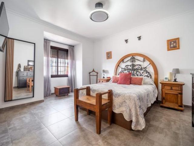 Exclusivo Chalet Pareado en Esquina – Cancelada Estepona