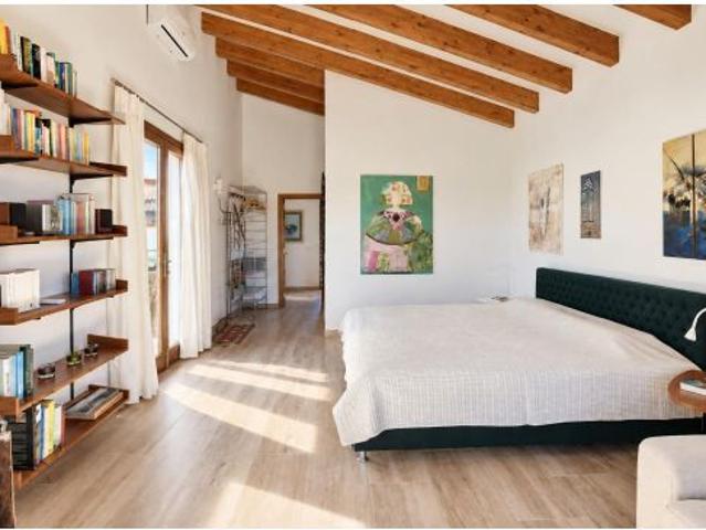 Exclusivo Chalet Reformado en Selva con Espectaculares Vistas y Amplias Terrazas
