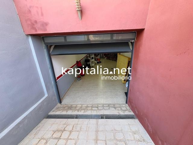 EXCLUSIVO ADOSADO A LA VENTA EN URBANIZACION ANTIC CAMP DE FUTBOL DE ALCUDIA DE CRESPINS