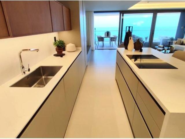 EXCLUSIVO ALQUILER DE PISO CON 4 HABITACIONES EN MALAGA TOWER VISION 2025