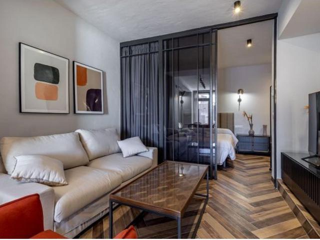 # *Exclusivo Apartamento de Lujo en Planta Baja con Gran Patio Privado y Licencia Turística – Tota