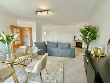 Exclusivo Apartamento Duplex T2+2 com Vista Mar, Terraços Panorâmicos e Potencial para Duas Habitações Independentes no Centro da Vieira de Leiria