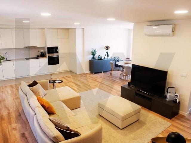 Exclusivo Apartamento Duplex T3 com Varanda | Condomínio com. 198m² Camarate, Apelação e Unhos