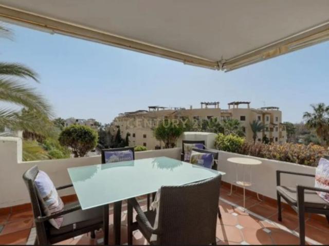 Exclusivo apartamento en alquiler de LARGA TEMPORADA con ACCESO DIRECTO A LA PLAYA en Costalita – Estepona