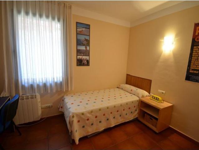 Exclusivo Apartamento en Planta Baja con Jardines Privados y Piscina Comunitaria
