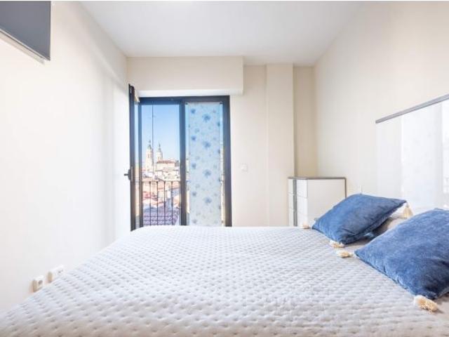 Exclusivo Apartamento en Plaza de España: Lujo, Vistas al Pilar y el Pulso de Zaragoza en Puerta Cin