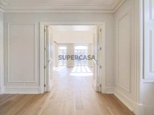 Exclusivo apartamento novo com 5 quartos 4 suites e 4 lugares de estacionamento